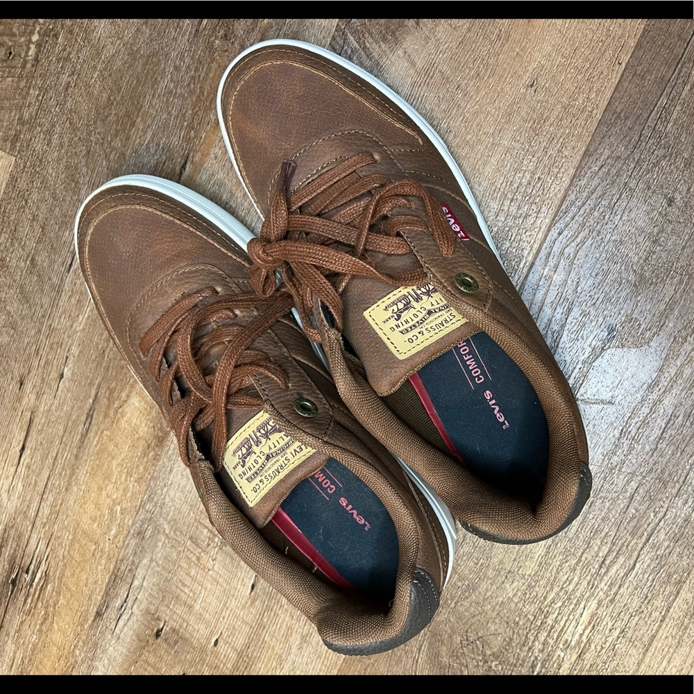 NWOT Men’s Levi sneaker/shoe